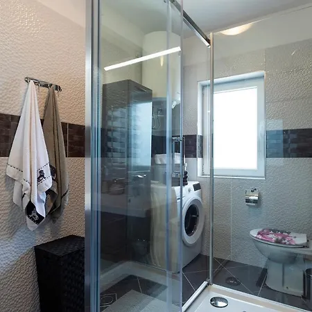 Apartman Karoca 3 *
