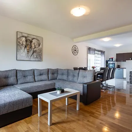 Apartman Karoca 3 Pula