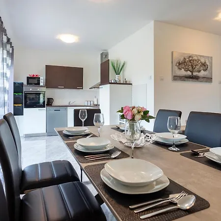 Karoca 3 Apartman Pula