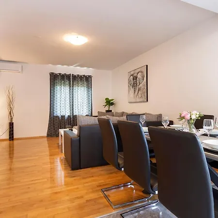 Apartman Karoca 3 *