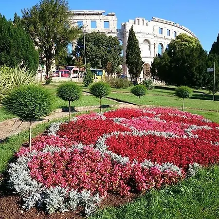 Apartman Karoca 3 *